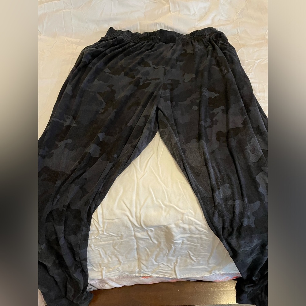 Gray camo plus sweatpants